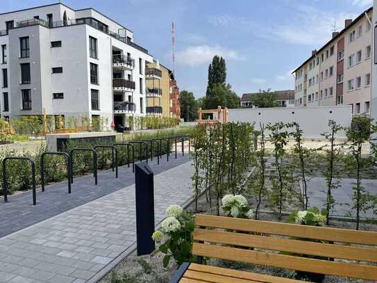 Großzügige 3-Zimmer-Wohnung mit zwei Bädern, Einbauküche & Balkon!