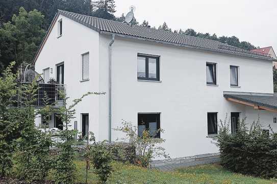 Hochwertige und moderne 3 ZKB OG Wohnung mit Balkon und vorhandener Küchenmöblierung in Beilngries