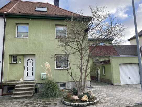 Schönes Reihenendhaus / Einfamilienhaus mit Garage in Zwenkau zu verkaufen.