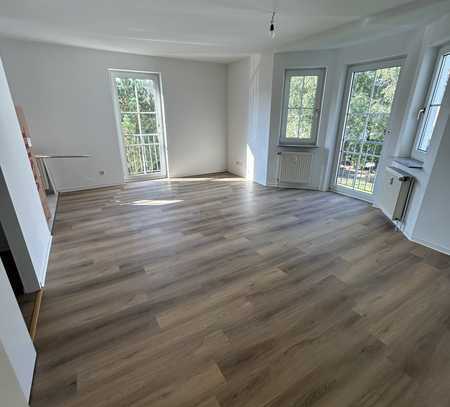 Erstbezug nach Sanierung mit EBK & französischen Balkon: helle 1,5-Zimmer-Wohnung in Elmshorn