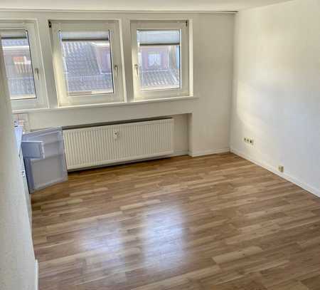 Vollständig renovierte Wohnung mit einem Zimmer und Einbauküche in Bad
