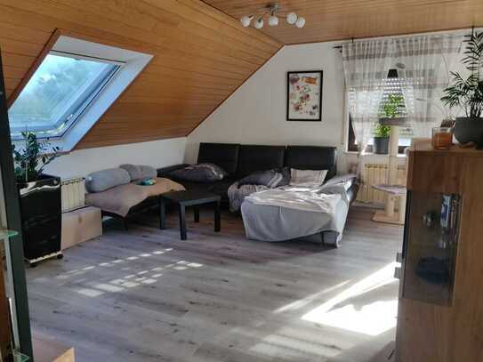 Schöne 3-Zimmer-Dachgeschosswohnung mit Balkon in Langenselbold