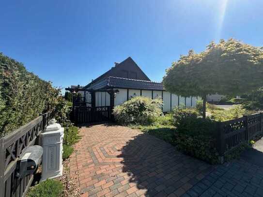 Flechtorf: Einfamilienhaus mit Vollkeller, Garage, Terrasse, Sackgassenlage, Kamin uvm.