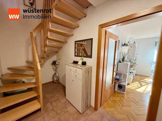 Wohnen auf 2 Etagen! Helle & charmante 2-Zimmer-Maisonette-Wohnung mit Balkon & TG-Stellplatz.