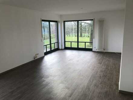 Neuwertige 2-Zimmer-EG-Wohnung mit Balkon und EBK in Jork