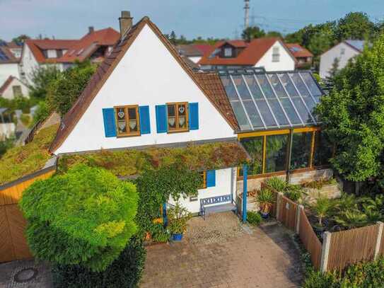 Top gepflegtes 5-Zi.-Zuhause mit Solar, exklusivem Garten, Schwimmteich und Carport