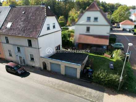 3-Familienhaus mit zwei Garagen und Garten in Jägersburg/Waldmohr