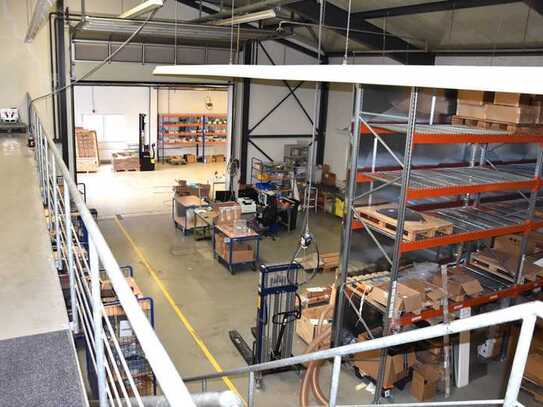 **Vielseitig nutzbare Gewerbeimmobilie mit Büro- und Hallenfläche in Jettingen bei Herrenberg**