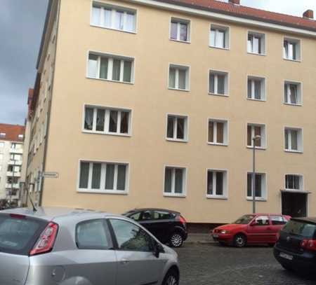 Erstbezug nach Renovierung helle 2 Zimmer Wohnung im Herzen der Südstadt