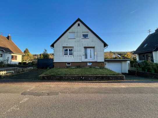 Freistehendes Einfamilienhaus mit Garage