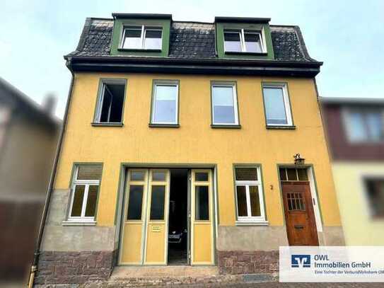 Zweifamilienhaus mit Garage und Werkstatt in der Innenstadt