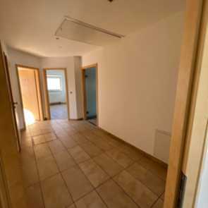 Exklusive 4-Zimmer-DG-Wohnung mit zwei Balkonen und Einbauküche in Bad Friedrichshall