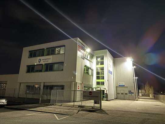 Gewerbehalle mit attraktiver Bürofläche neu Renoviert