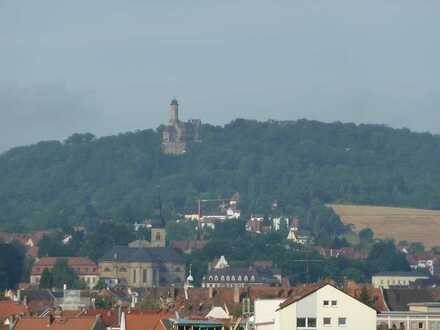 In Bamberg: Gepflegte 2 Zimmer-Wohnung mit überdachtem Balkon und tollem Ausblick