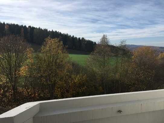 Gepflegte 3-Raum-Wohnung mit Balkon und Einbauküche in Lößnitz