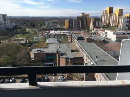 Schöne Eigentumswohnung, 2 Zi., 61 qm, Balkon, Kellerraum, Pkw-Gitterbox