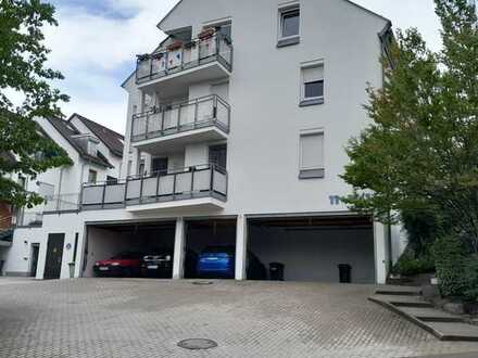 Gepflegte 3-Zimmer-Wohnung mit Balkon und EBK + 1 Tiefgaragenstellplatz + 1 Stellplatz