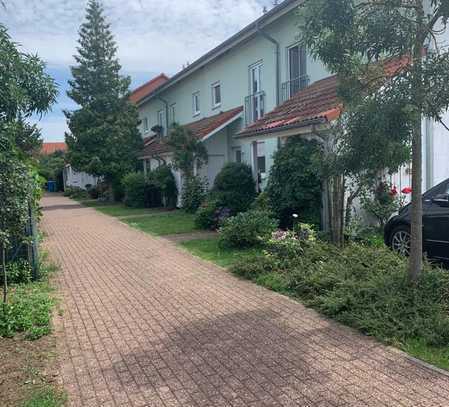 Idyllisch Wohnen - Reihenhaus mit eigenen Garten inmitten von Merseburg!