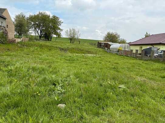 Baugrundstück mit unverbautem Weitblick in ruhiger Wohnlage !!