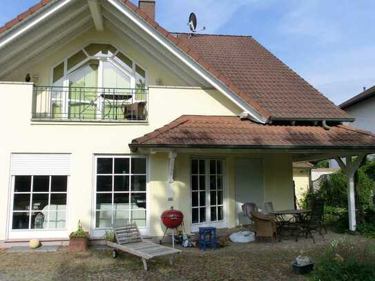 Einfamilienhaus mit Einliegerwohnung in Bad Nauheim OT