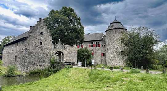 Romantische Gastronomiefläche in historischer Wasserburg