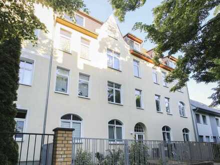 Sofort wohlfühlen: Renovierte 3-Zi.-DG-Whg. mit Balkon in beliebter Lage von Sudenburg