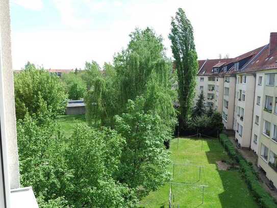 Eutritzsch - 2-Raumwohnung in ruhiger Lage mit Wanne und großem grünen Mietergemeinschaftsgarten