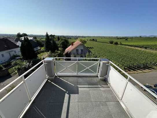 Gemütliche Dachgeschoßwohnung mit Panoramabalkon - sofort bezugsfrei