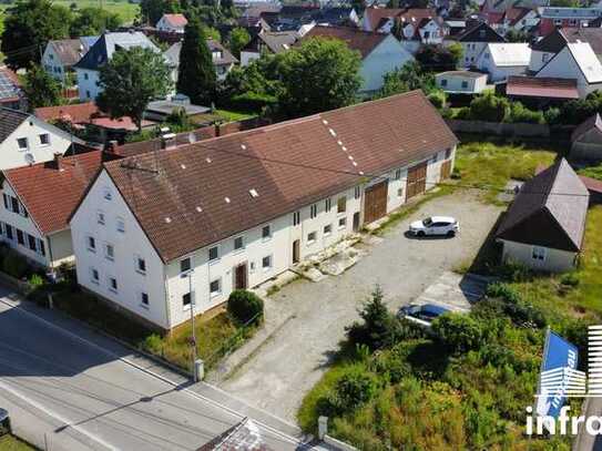 Alter Bauernhof zu verkaufen!
Haus mit Bauernstadl und Garagen!