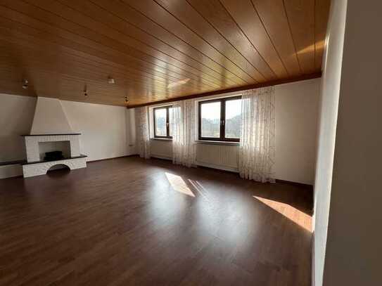 5-Zimmer-Dachgeschosswohnung in Sankt Johann - Würtingen