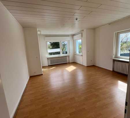 Solvente Mieter für sonnige 2 Zimmer-Whg. mit Balkon gesucht. Sofort verfügbar!