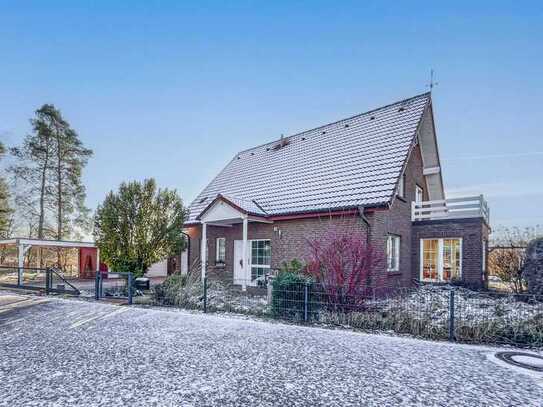 Traumhaus im Grünen: Attraktives EFH mit großem Garten, beheiztem Pool und Sauna