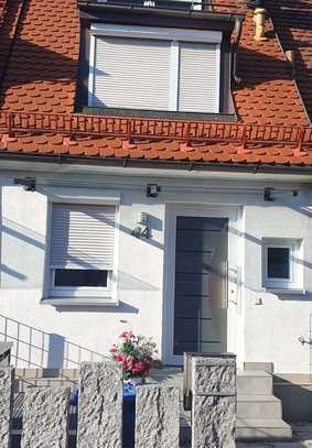 Ideal für Pärchen! Mini-Townhouse mit schönem Garten in zentraler Lage