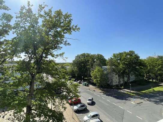 Schöne 2 Zimmer Wohnung im 4. OG mit Balkon und Aufzug