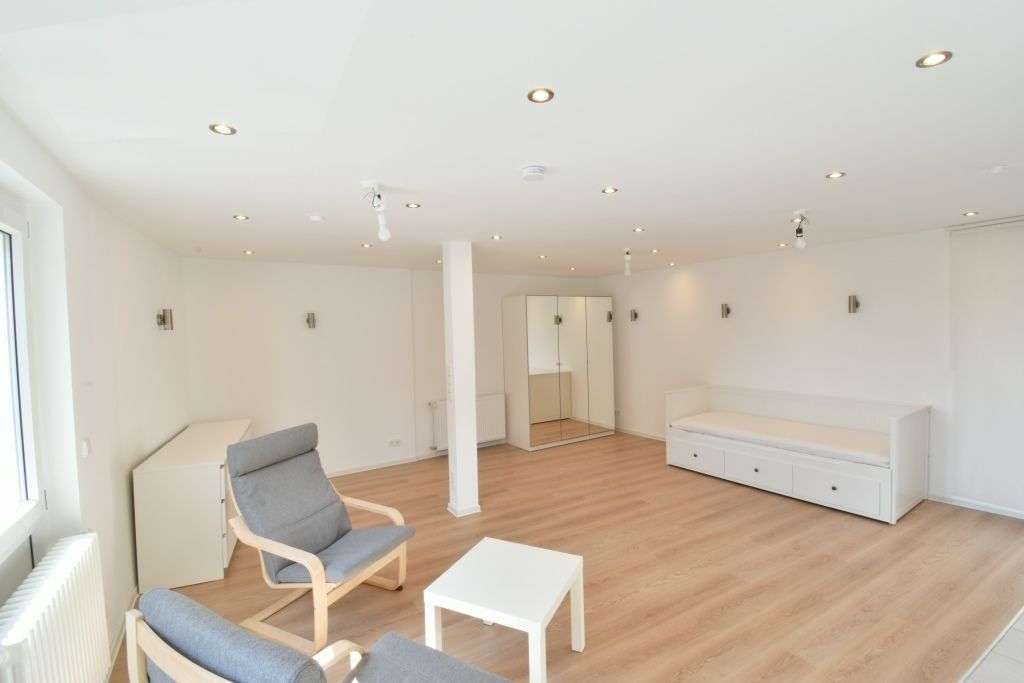 Voll möblierte 1-Zimmer-Wohnung mitten im Zentrum Sindelfingen - Photo 2