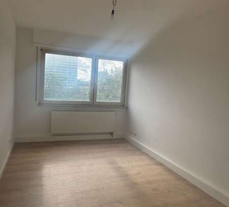 Neckarblick! Liebevoll sanierte Etagenwohnung mit tollem Neckarblick und Balkon!