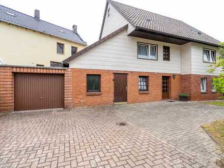 Geräumiges Ein-Zweifamilienhaus im Herzen von Giesen