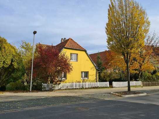 /// Einfamilienhaus mit Renovierungsbedarf oder Baugrundstück für Projektentwickler in gesucht