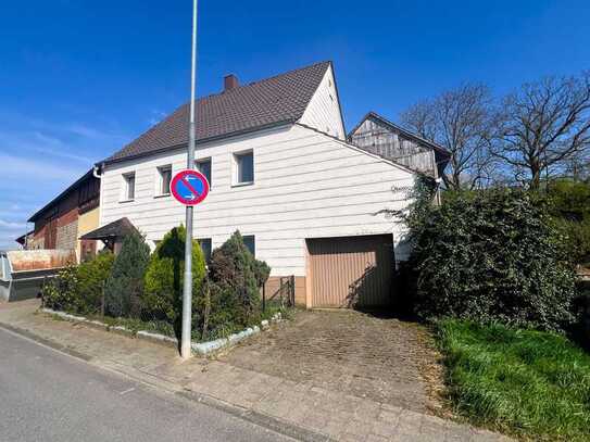 Handwerker aufgepasst: Einfamilienhaus mit riesiger Scheune und Stall
