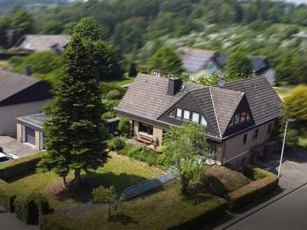 Einfamilienhaus mit Einliegerwohnung und viel Potential.