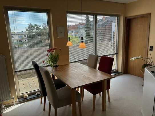 Schöne Penthouse-Wohnung mit Dachterrasse und Parkplatz in Hannover Döhren/Wülfel