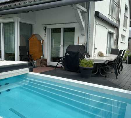 Familienfreundliche Doppelhaushälfte mit Pool und Sauna in Straubing