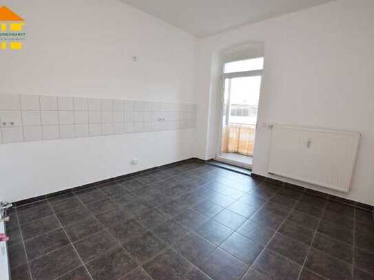 *** WOHNGEFÜHL PUR - 2-RAUM-WOHNUNG mit Einbauküche, Balkon und Stellplatz ***