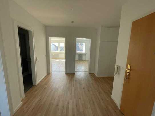 Wunderschöne frisch renovierte 3-Zimmer-Wohnung mit Balkon in zentraler Lage