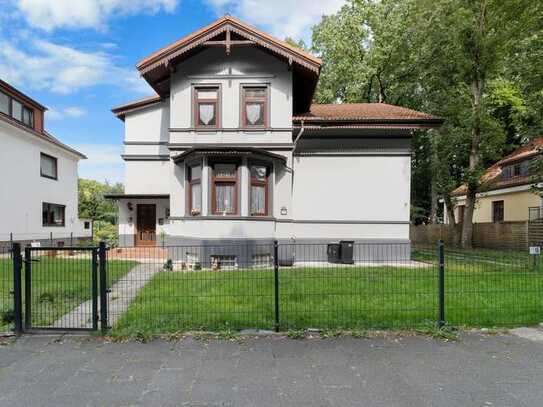 Bremen-Blumenthal: Historische Stadtvilla mit Nebengebäude, Garage und großem Carport in guter Lage