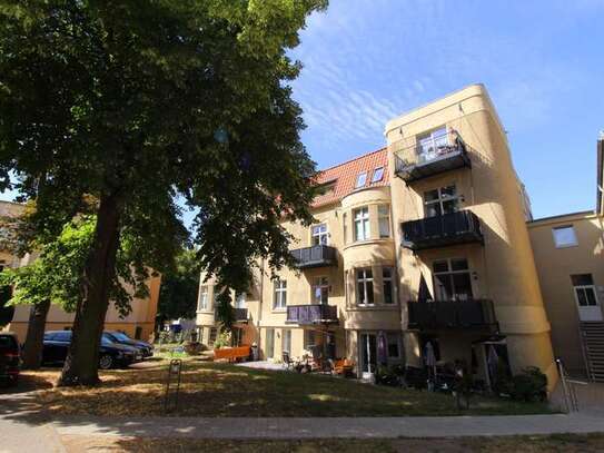 Repräsentative 2- Zimmerwohnung inkl. offenem Wohnbereich+Bad mit Dusche+geräumigem Balkon+Laminat