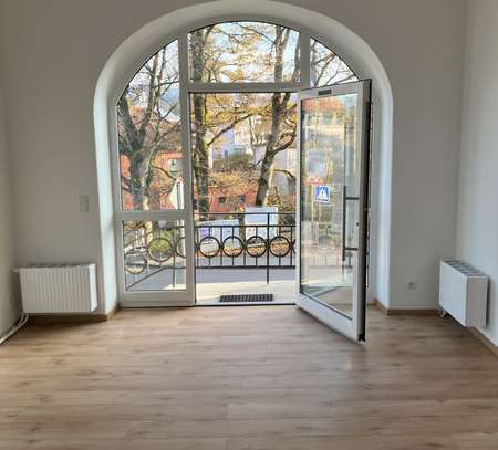 Altbauwohnung Erstbezug nach Sanierung mit kleiner Terrasse