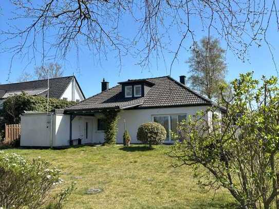 Großzügiges Einfamilienhaus mit Garten und Doppelcarport