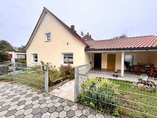 Gemütliches Einfamilienhaus in zentraler Lage mit Garten, Brunnen, Garage & Werkstatt