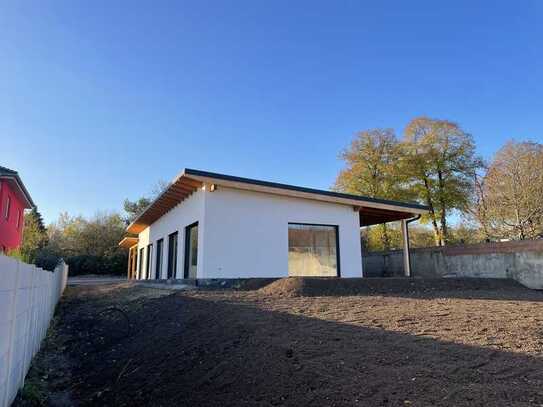 Erstbezug: Architektenhaus Neubau-Bungalow zur Erstvermietung – 140 m²